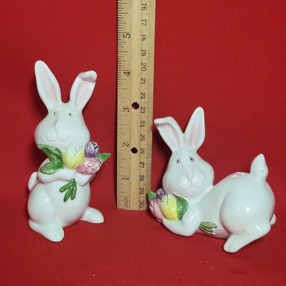 Omnibus Bunny Rabbit Salt & Pepper Shaker Set - Picture 8 of 12
